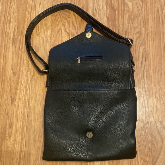 Black Michael Kors Crossbody Bag - Picture 2 of 9